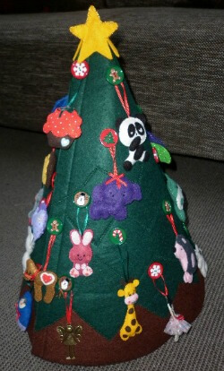 Bella's felt Christmas tree side 1