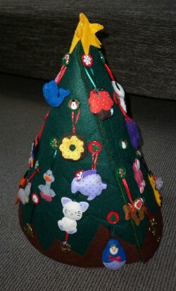 Bella's felt Christmas tree side 4