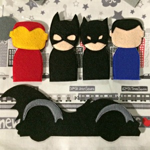 Busy book Bat Mobile with finger puppets