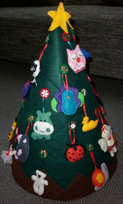 Childs felt Christmas tree